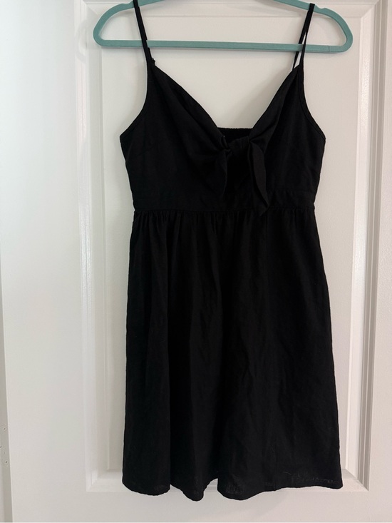 Old Navy Dresses & Skirts - Old Navy Black Tie-Front Key Hole Dress